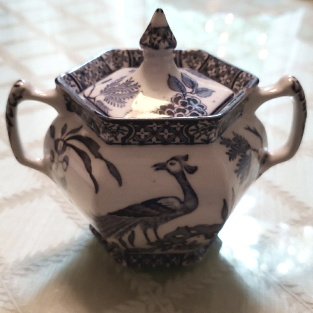 Wood & Sons Yuan pattern sugar bowl.